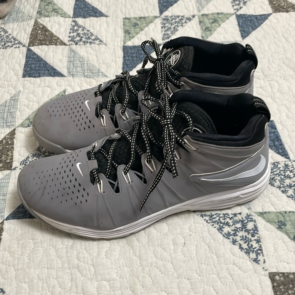 Men’s Nike sneakers